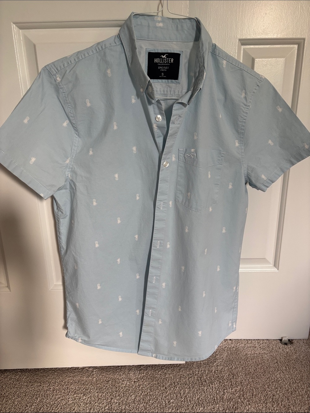 Hollister Men's Light Blue Short-Sleeve Button-Down with White Pineapple Print